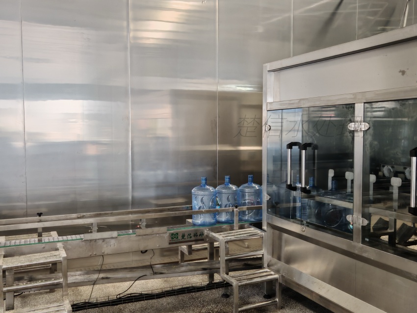 Preventing Secondary Contamination in Water Filling Lines: A Technical Guide to Cleanroom Air System Integration