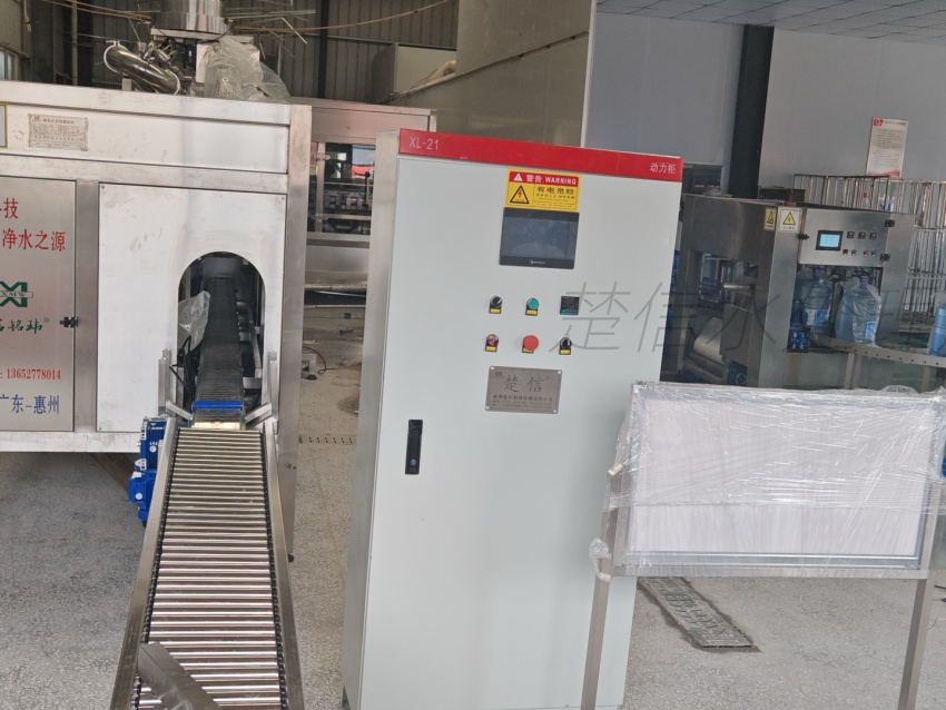 How to Select Sleeve and Labeling Equipment for Bottled Water Production Lines